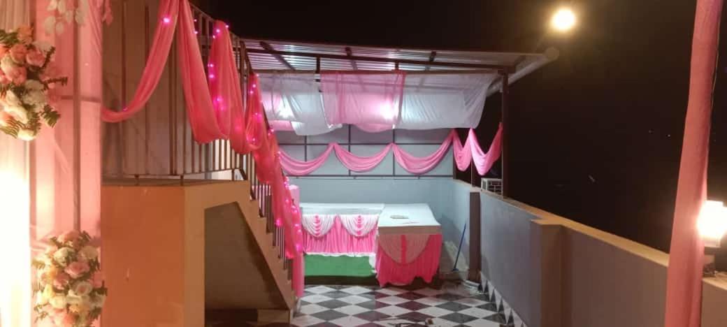 La Cresta Inn Калькутта Экстерьер фото